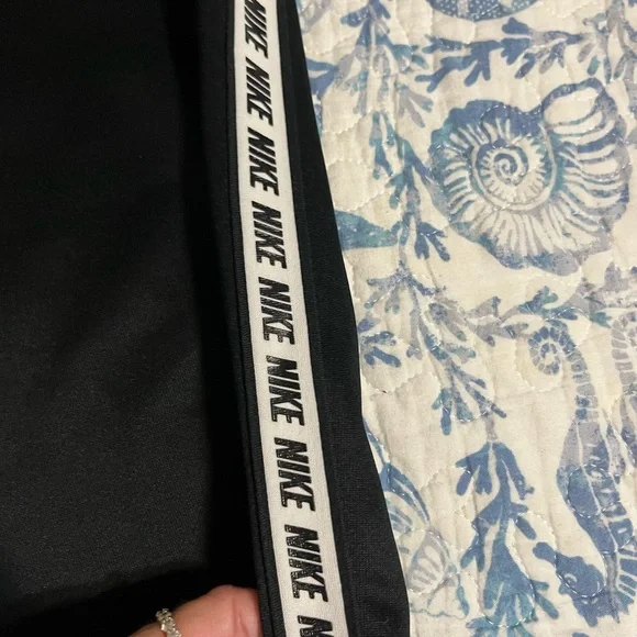 EUC  NIKE SWEATPANTS SIZE LARGE - Picture 5 of 8